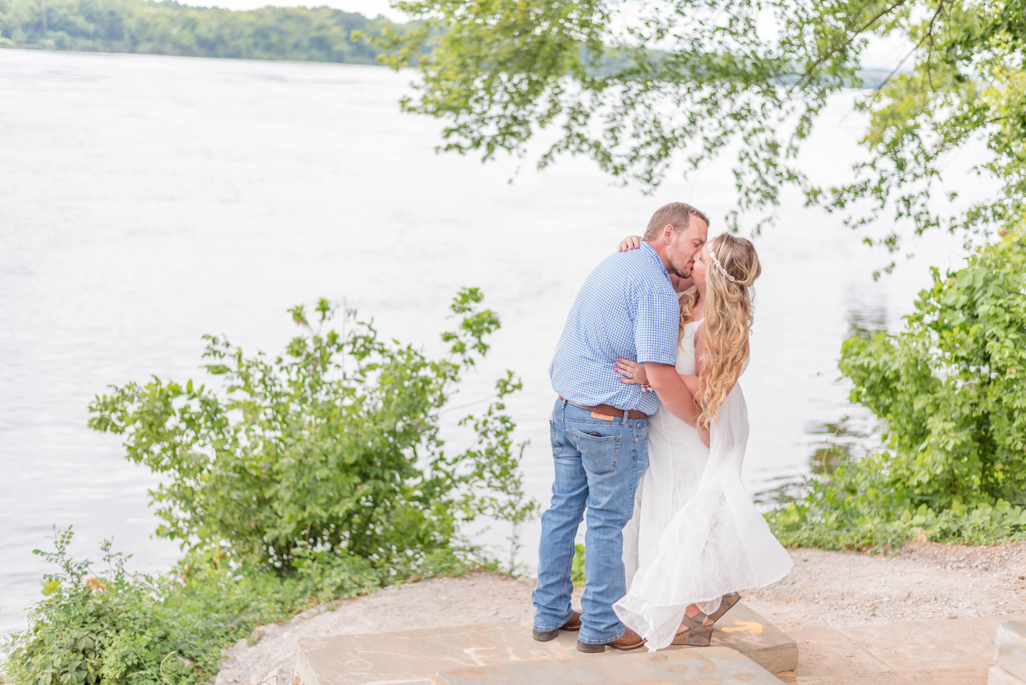 Husband and Wife kiss next to Tennessee River.