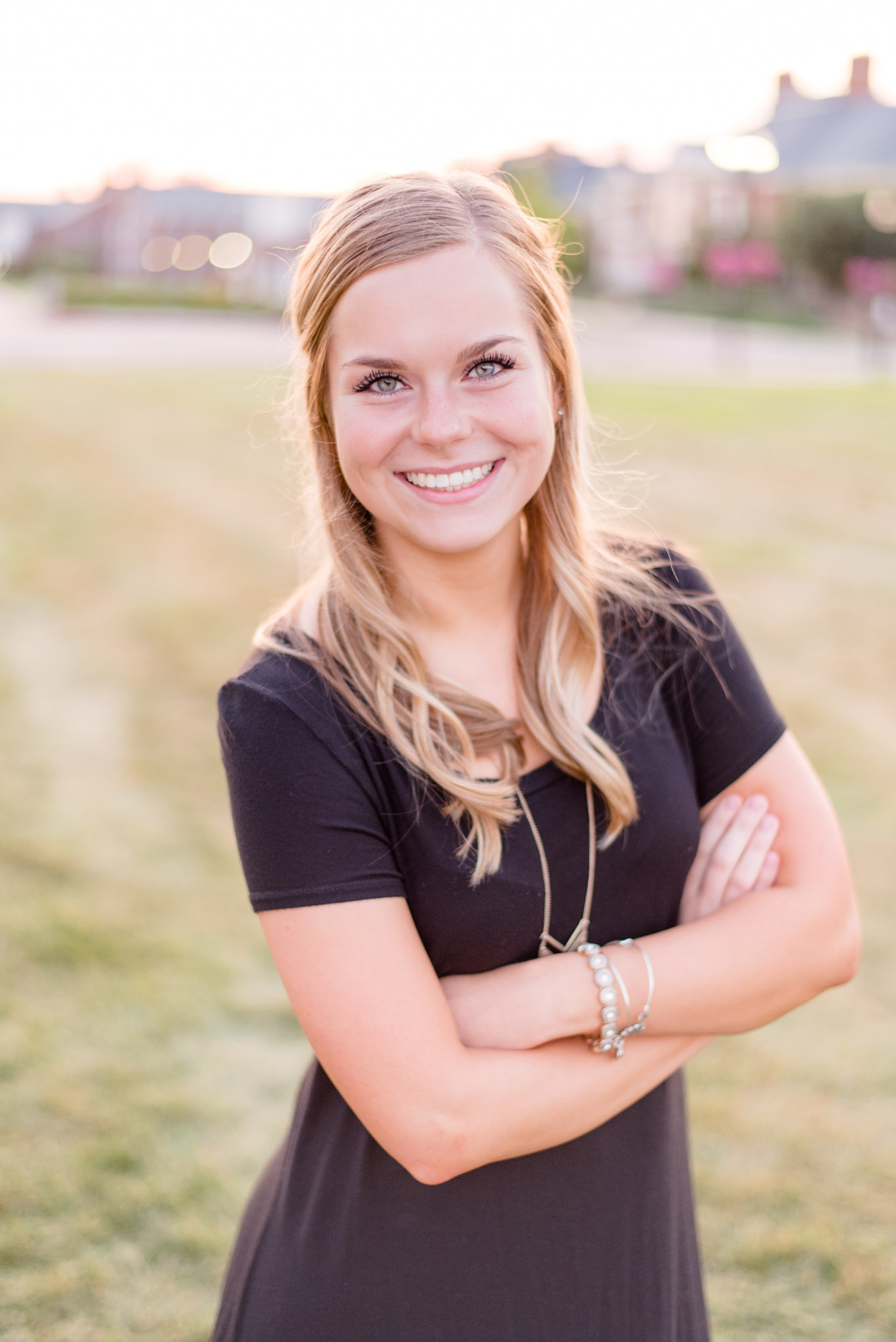 Maggie Mizell crosses her arms for professional headshots.