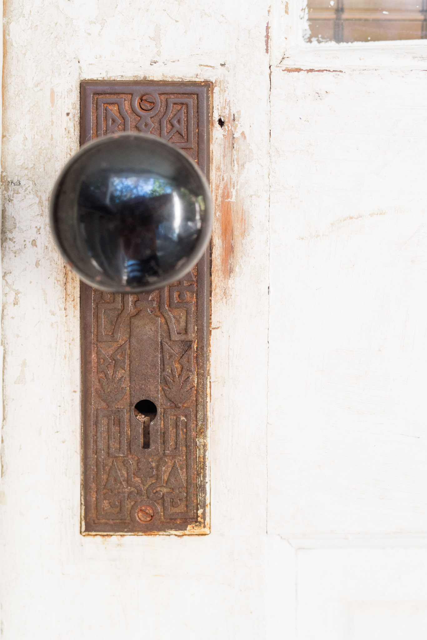 White door and rusted door knob