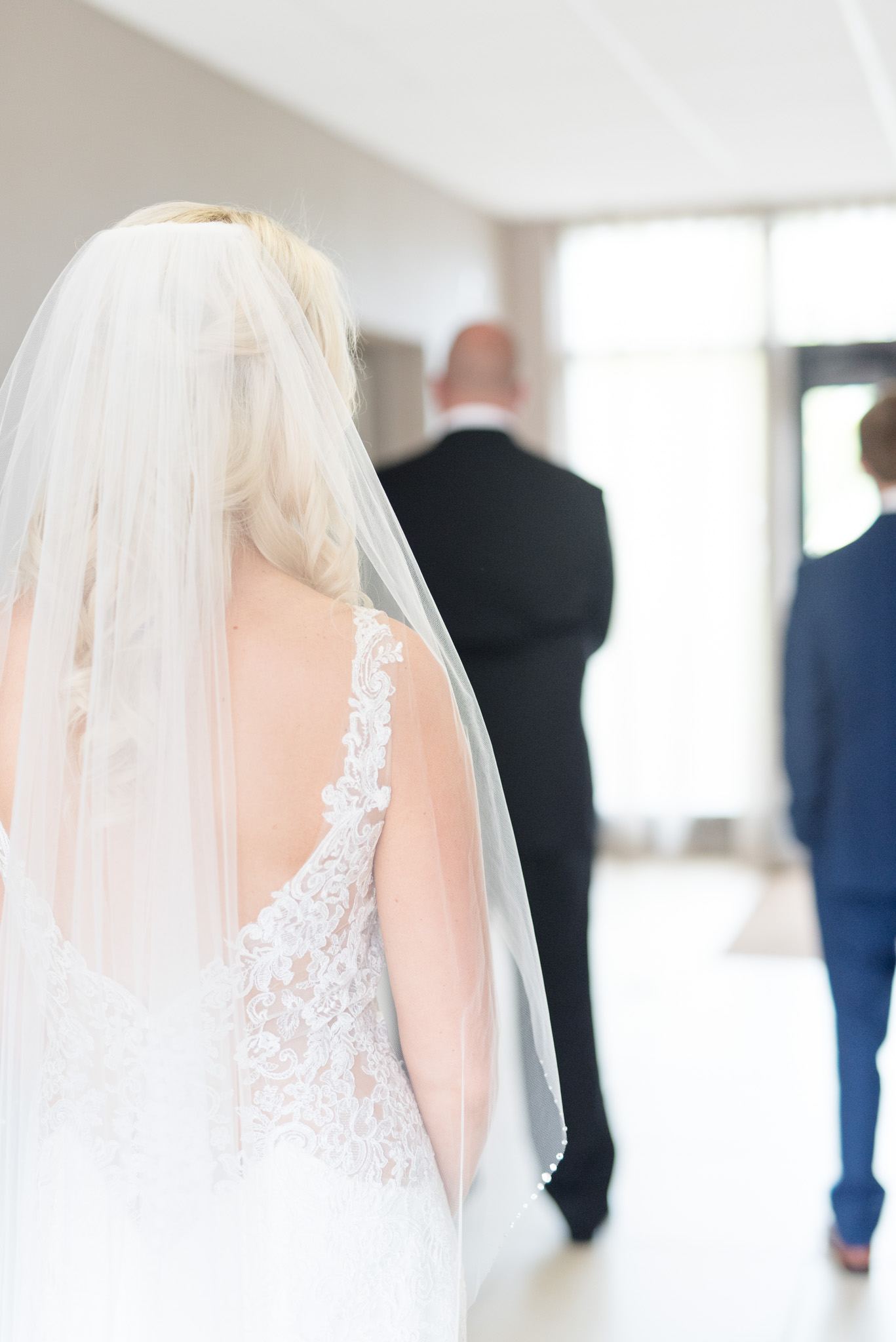 Bride waits for first look.