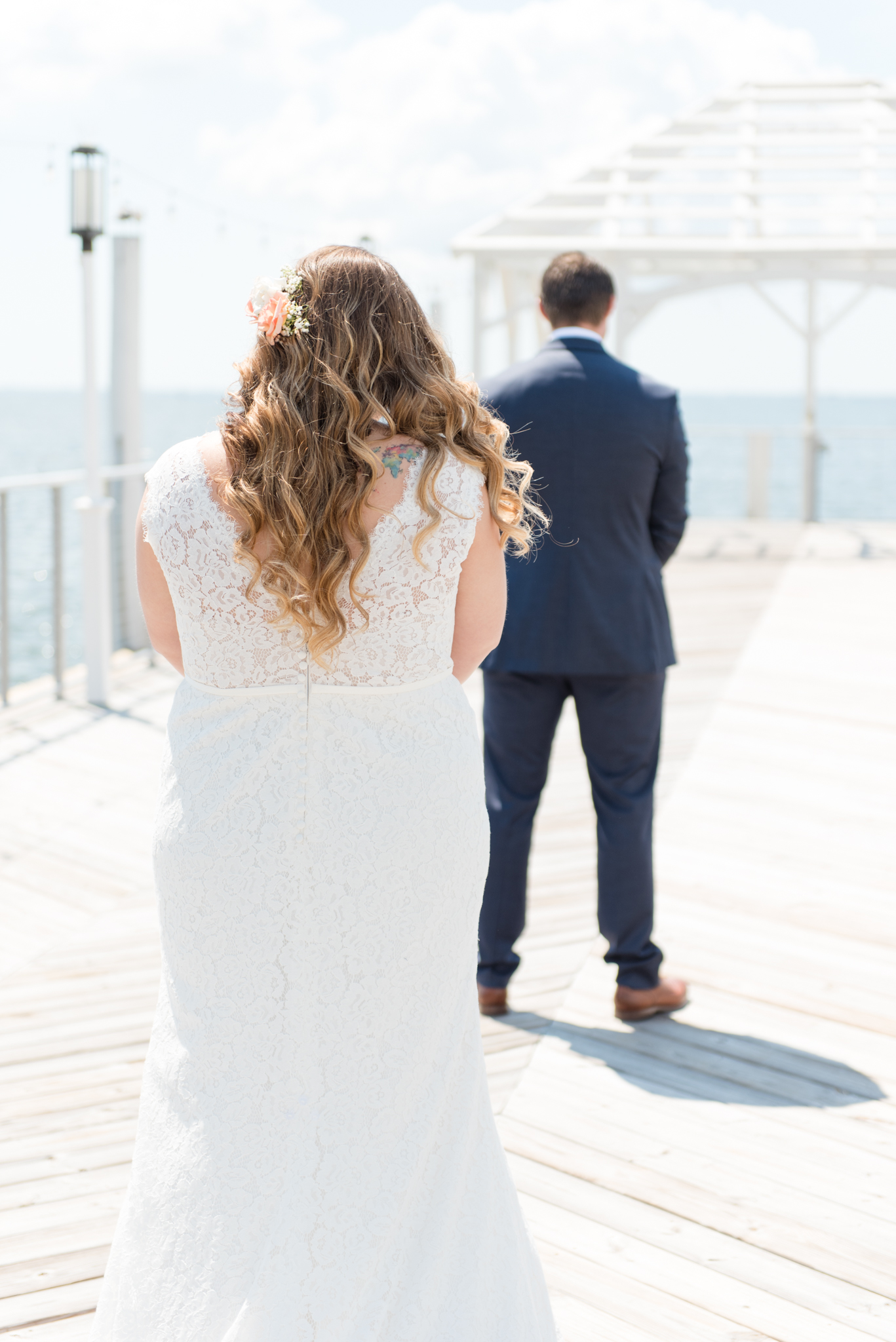 Bride and groom wait for first look.