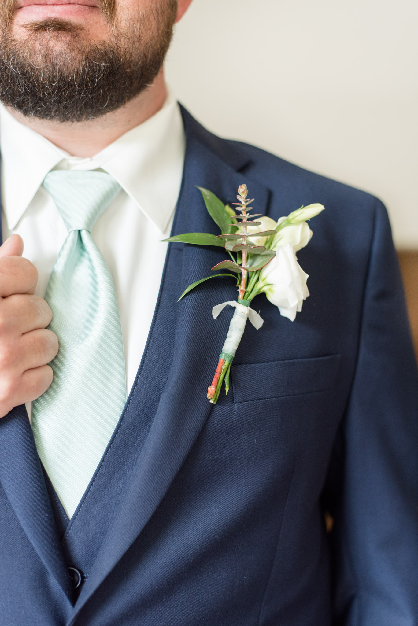 Groom's suit with boutonniere.